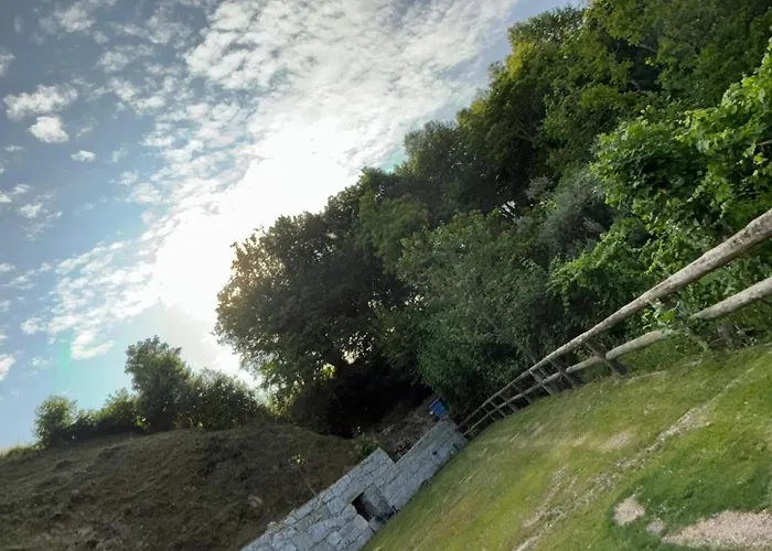 Wood Valley مكان تخييم