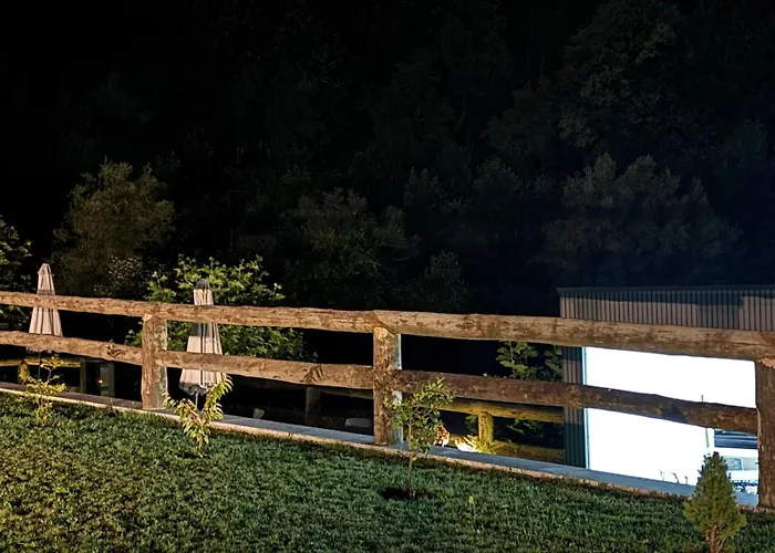 مكان تخييم Wood Valley جيريز